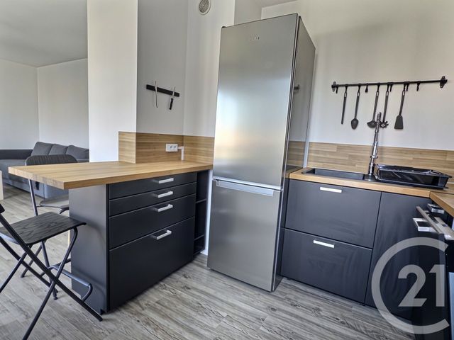 Appartement F2 &agrave; louer - 2 pi&egrave;ces - 39,23 m2 - La Londe Les Maures - 83 - PROVENCE-ALPES-COTE-D-AZUR
