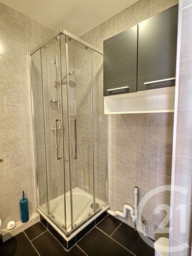 Appartement F1 &agrave; louer - 1 pi&egrave;ce - 23,75 m2 - La Londe Les Maures - 83 - PROVENCE-ALPES-COTE-D-AZUR
