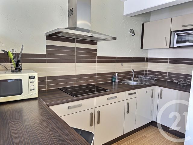 Appartement F1 &agrave; louer - 1 pi&egrave;ce - 23,75 m2 - La Londe Les Maures - 83 - PROVENCE-ALPES-COTE-D-AZUR