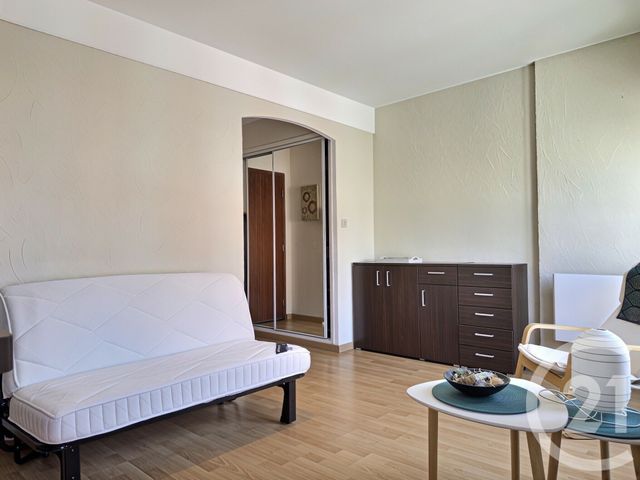 Appartement F1 &agrave; louer - 1 pi&egrave;ce - 23,75 m2 - La Londe Les Maures - 83 - PROVENCE-ALPES-COTE-D-AZUR