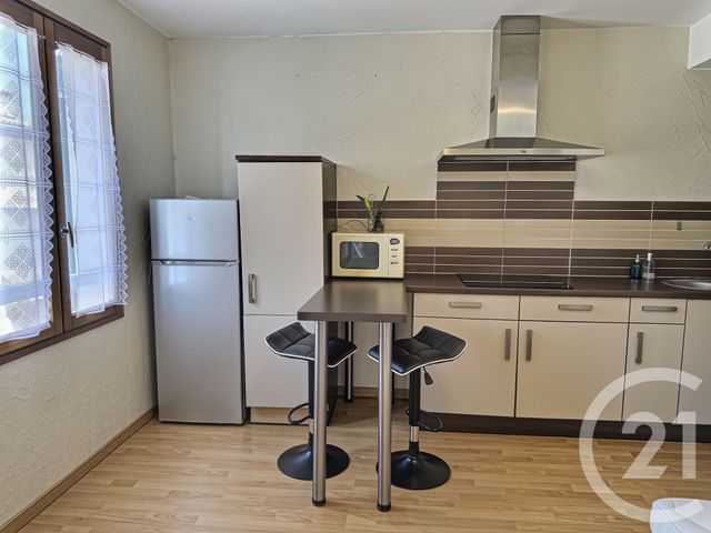 Appartement F1 &agrave; louer - 1 pi&egrave;ce - 23,75 m2 - La Londe Les Maures - 83 - PROVENCE-ALPES-COTE-D-AZUR