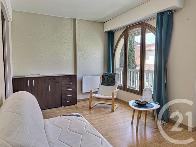Appartement F1 &agrave; louer - 1 pi&egrave;ce - 23,75 m2 - La Londe Les Maures - 83 - PROVENCE-ALPES-COTE-D-AZUR