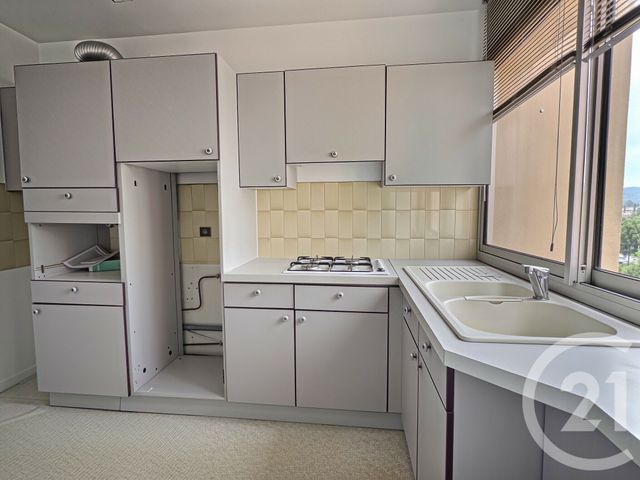 Appartement F2 &agrave; louer - 2 pi&egrave;ces - 52,29 m2 - La Londe Les Maures - 83 - PROVENCE-ALPES-COTE-D-AZUR