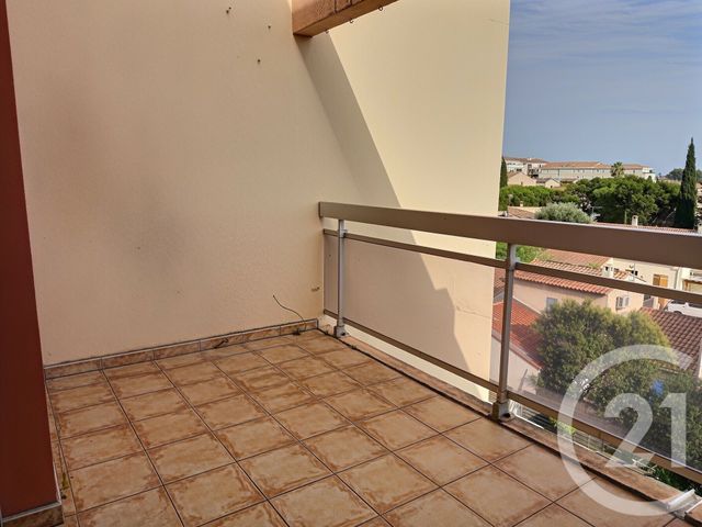 Appartement F2 &agrave; louer - 2 pi&egrave;ces - 52,29 m2 - La Londe Les Maures - 83 - PROVENCE-ALPES-COTE-D-AZUR