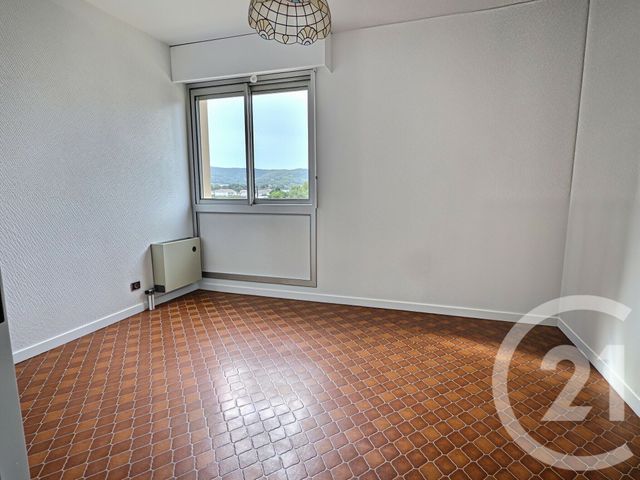 Appartement F2 &agrave; louer - 2 pi&egrave;ces - 52,29 m2 - La Londe Les Maures - 83 - PROVENCE-ALPES-COTE-D-AZUR