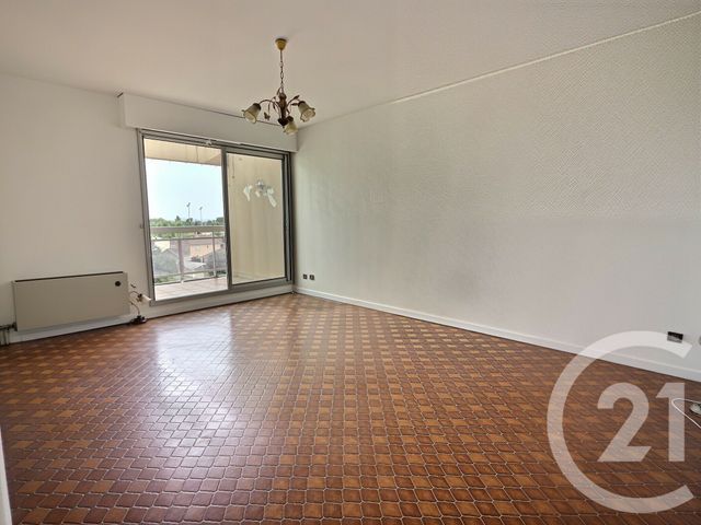 Appartement F2 &agrave; louer - 2 pi&egrave;ces - 52,29 m2 - La Londe Les Maures - 83 - PROVENCE-ALPES-COTE-D-AZUR