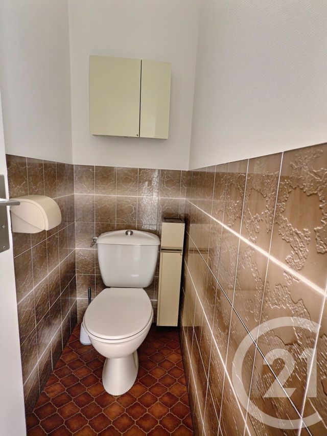 Appartement F2 &agrave; louer - 2 pi&egrave;ces - 52,29 m2 - La Londe Les Maures - 83 - PROVENCE-ALPES-COTE-D-AZUR