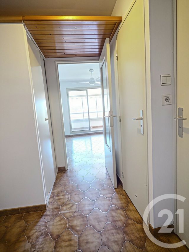 Appartement F1 &agrave; louer - 1 pi&egrave;ce - 22 m2 - La Londe Les Maures - 83 - PROVENCE-ALPES-COTE-D-AZUR