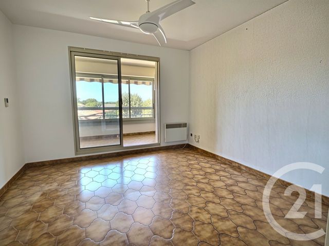 Appartement F1 &agrave; louer - 1 pi&egrave;ce - 22 m2 - La Londe Les Maures - 83 - PROVENCE-ALPES-COTE-D-AZUR