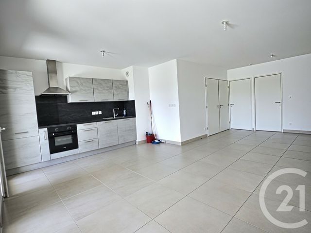Appartement F3 &agrave; louer - 3 pi&egrave;ces - 58,81 m2 - La Londe Les Maures - 83 - PROVENCE-ALPES-COTE-D-AZUR