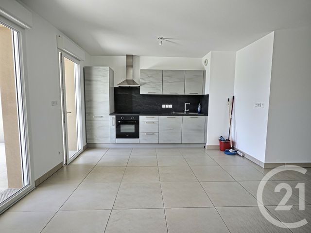 Appartement F3 &agrave; louer - 3 pi&egrave;ces - 58,81 m2 - La Londe Les Maures - 83 - PROVENCE-ALPES-COTE-D-AZUR