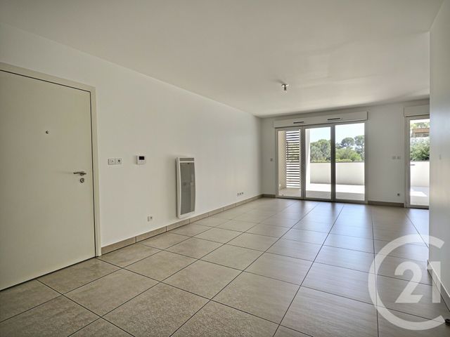 Appartement F3 &agrave; louer - 3 pi&egrave;ces - 58,81 m2 - La Londe Les Maures - 83 - PROVENCE-ALPES-COTE-D-AZUR