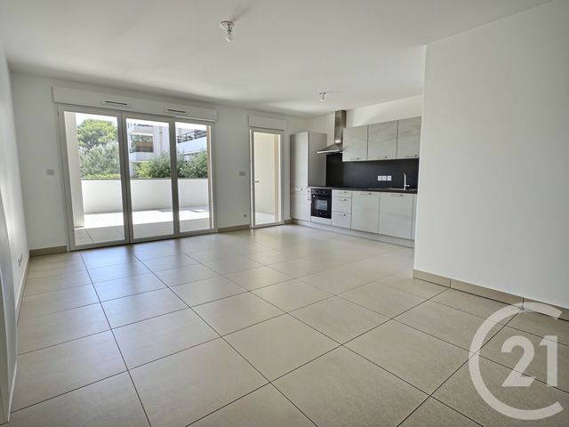 Appartement F3 &agrave; louer - 3 pi&egrave;ces - 58,81 m2 - La Londe Les Maures - 83 - PROVENCE-ALPES-COTE-D-AZUR