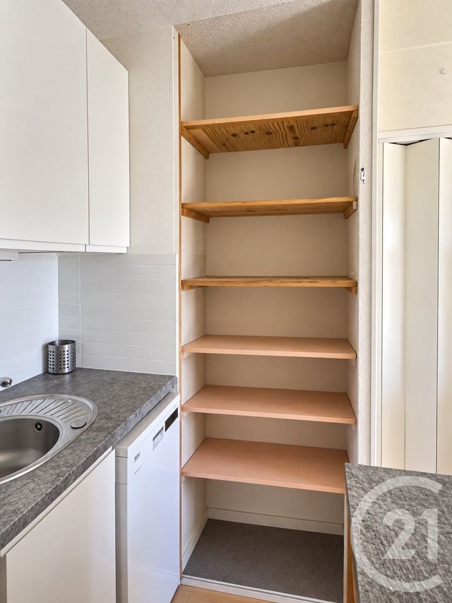 Appartement F2 &agrave; vendre - 2 pi&egrave;ces - 24,80 m2 - La Londe Les Maures - 83 - PROVENCE-ALPES-COTE-D-AZUR