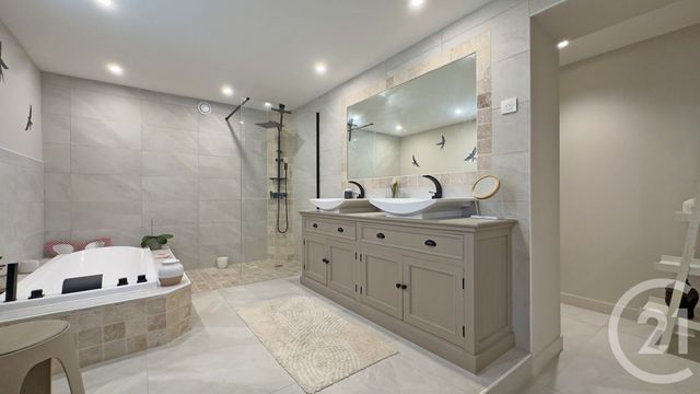 Maison &agrave; vendre - 7 pi&egrave;ces - 235,35 m2 - La Londe Les Maures - 83 - PROVENCE-ALPES-COTE-D-AZUR