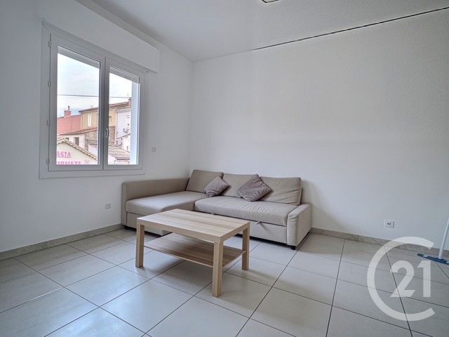 Appartement F2 &agrave; louer - 2 pi&egrave;ces - 40,50 m2 - La Londe Les Maures - 83 - PROVENCE-ALPES-COTE-D-AZUR