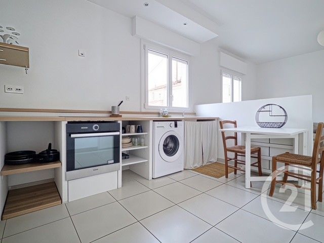 Appartement F2 &agrave; louer - 2 pi&egrave;ces - 40,50 m2 - La Londe Les Maures - 83 - PROVENCE-ALPES-COTE-D-AZUR