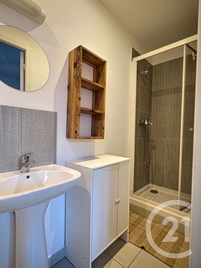 Appartement F2 &agrave; louer - 2 pi&egrave;ces - 40,50 m2 - La Londe Les Maures - 83 - PROVENCE-ALPES-COTE-D-AZUR