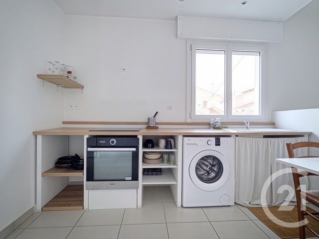 Appartement F2 &agrave; louer - 2 pi&egrave;ces - 40,50 m2 - La Londe Les Maures - 83 - PROVENCE-ALPES-COTE-D-AZUR