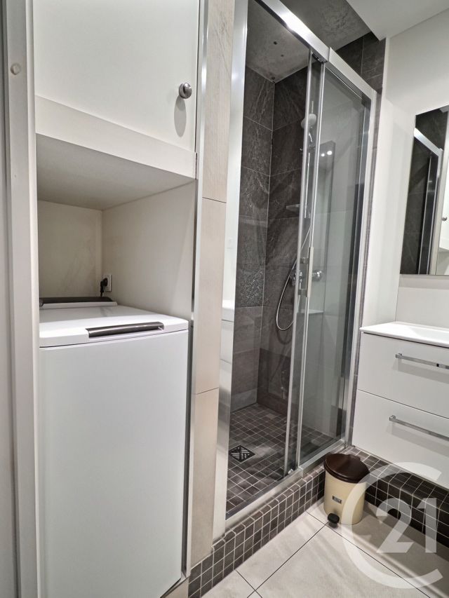 Appartement &agrave; louer - 2 pi&egrave;ces - 34,09 m2 - La Londe Les Maures - 83 - PROVENCE-ALPES-COTE-D-AZUR