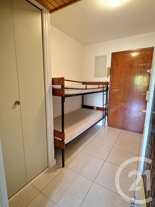 Appartement &agrave; louer - 2 pi&egrave;ces - 34,09 m2 - La Londe Les Maures - 83 - PROVENCE-ALPES-COTE-D-AZUR