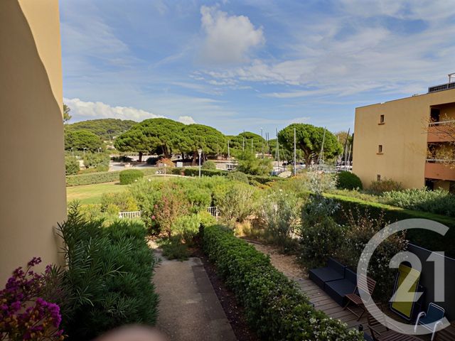 Appartement &agrave; louer - 2 pi&egrave;ces - 34,09 m2 - La Londe Les Maures - 83 - PROVENCE-ALPES-COTE-D-AZUR