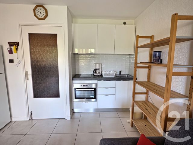 Appartement &agrave; louer - 2 pi&egrave;ces - 34,09 m2 - La Londe Les Maures - 83 - PROVENCE-ALPES-COTE-D-AZUR
