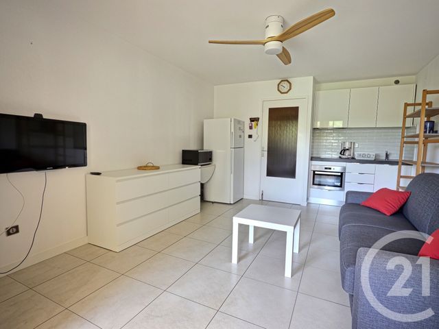 Appartement &agrave; louer - 2 pi&egrave;ces - 34,09 m2 - La Londe Les Maures - 83 - PROVENCE-ALPES-COTE-D-AZUR
