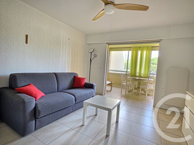 Appartement &agrave; louer - 2 pi&egrave;ces - 34,09 m2 - La Londe Les Maures - 83 - PROVENCE-ALPES-COTE-D-AZUR