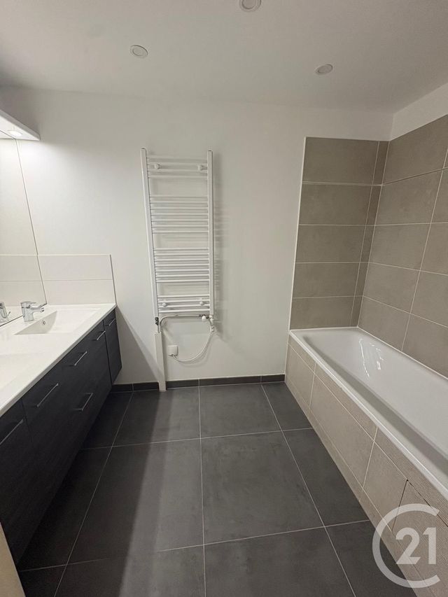 Appartement F3 &agrave; louer - 3 pi&egrave;ces - 76,20 m2 - Vigneux Sur Seine - 91 - ILE-DE-FRANCE