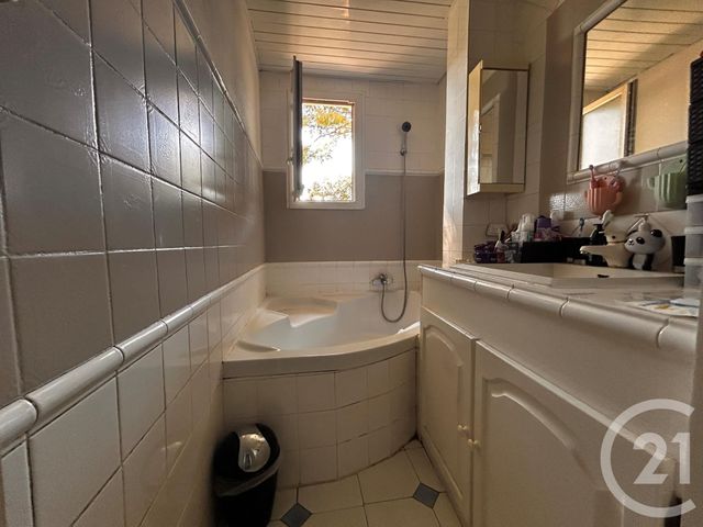 Appartement F4 &agrave; vendre - 4 pi&egrave;ces - 70 m2 - La Seyne Sur Mer - 83 - PROVENCE-ALPES-COTE-D-AZUR