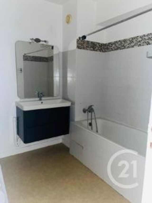 Appartement &agrave; louer - 2 pi&egrave;ces - 33,60 m2 - Pont L Abbe - 29 - BRETAGNE