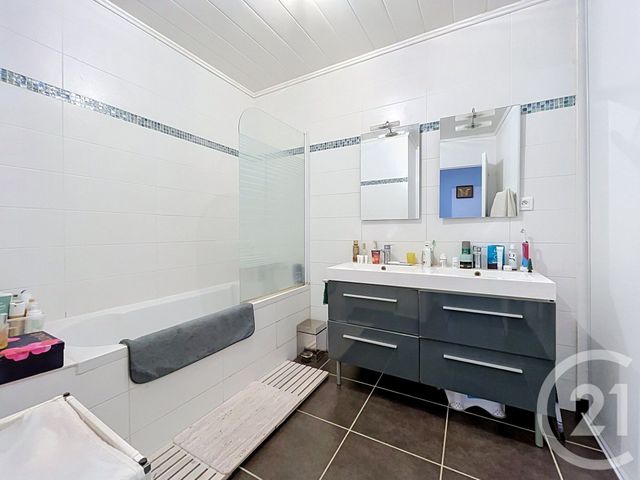 Maison &agrave; vendre - 5 pi&egrave;ces - 142 m2 - Tonnay Charente - 17 - POITOU-CHARENTES