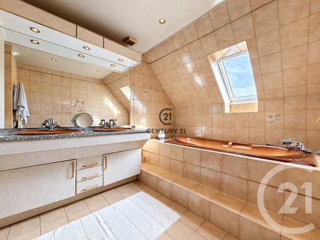 Maison &agrave; vendre - 7 pi&egrave;ces - 150 m2 - Chelles - 77 - ILE-DE-FRANCE