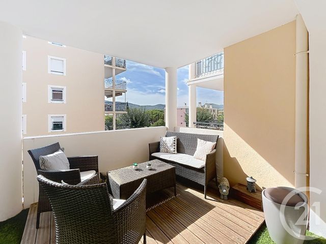 Appartement &agrave; vendre - 4 pi&egrave;ces - 95,07 m2 - Hyeres - 83 - PROVENCE-ALPES-COTE-D-AZUR