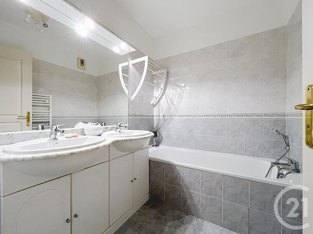 Appartement &agrave; vendre - 4 pi&egrave;ces - 95,07 m2 - Hyeres - 83 - PROVENCE-ALPES-COTE-D-AZUR