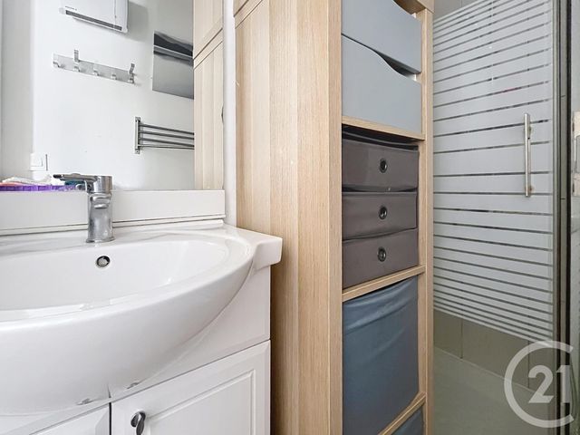 Appartement Studio &agrave; vendre - 1 pi&egrave;ce - 22 m2 - Hyeres - 83 - PROVENCE-ALPES-COTE-D-AZUR