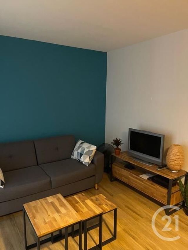 Appartement F2 &agrave; louer - 2 pi&egrave;ces - 37,53 m2 - Saintes - 17 - POITOU-CHARENTES