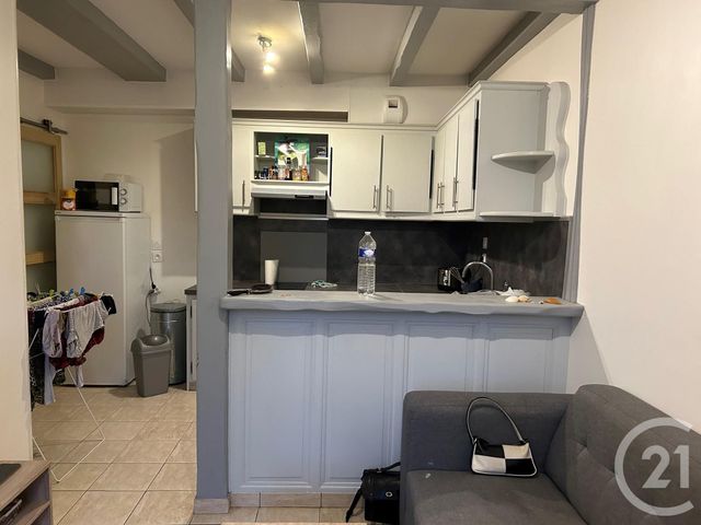 Appartement &agrave; louer - 2 pi&egrave;ces - 27 m2 - Saintes - 17 - POITOU-CHARENTES