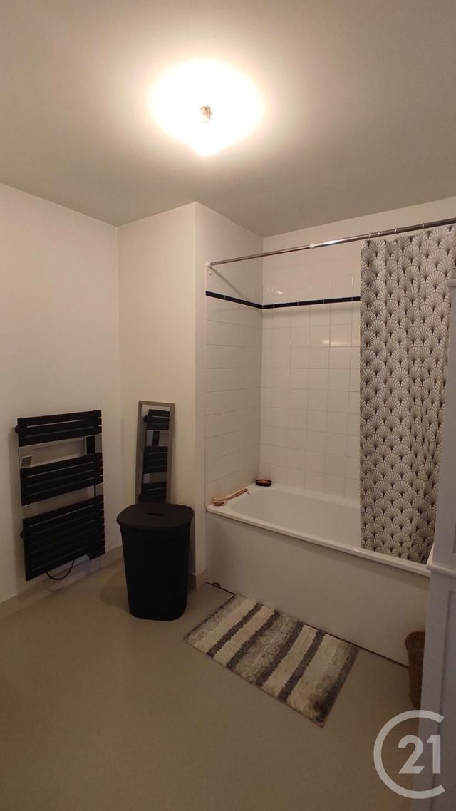 Appartement F3 &agrave; vendre - 3 pi&egrave;ces - 66,27 m2 - Saintes - 17 - POITOU-CHARENTES
