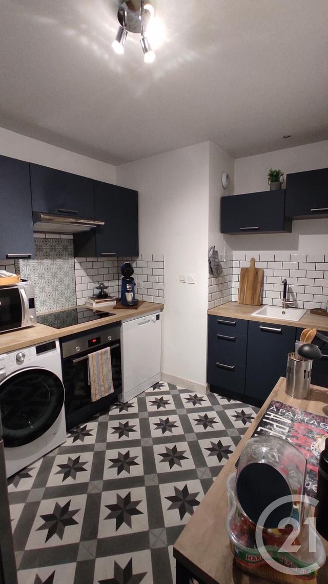 Appartement F3 &agrave; vendre - 3 pi&egrave;ces - 66,27 m2 - Saintes - 17 - POITOU-CHARENTES