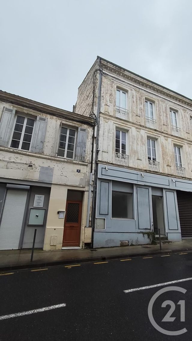 Appartement F1 bis &agrave; vendre - 2 pi&egrave;ces - 32,70 m2 - Saintes - 17 - POITOU-CHARENTES