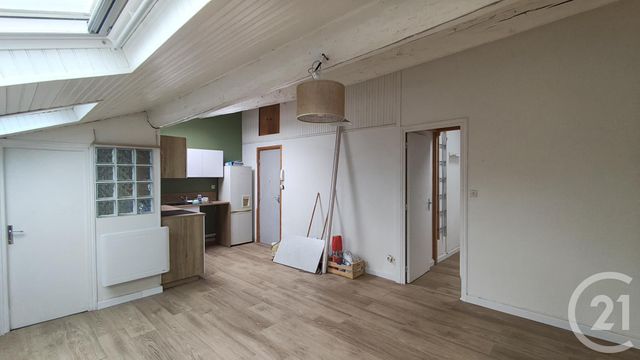 Appartement F1 bis &agrave; vendre - 2 pi&egrave;ces - 32,70 m2 - Saintes - 17 - POITOU-CHARENTES