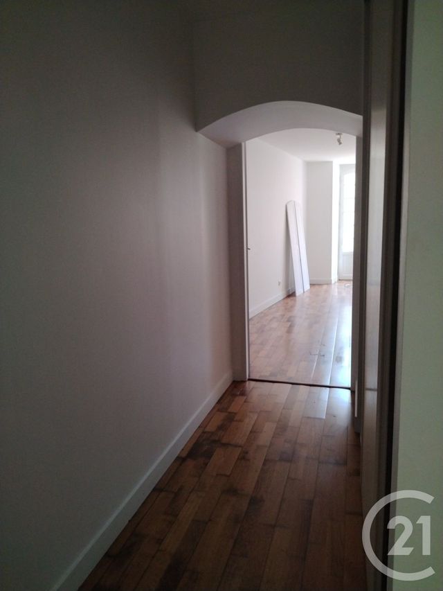 Appartement &agrave; louer - 3 pi&egrave;ces - 73 m2 - Saintes - 17 - POITOU-CHARENTES