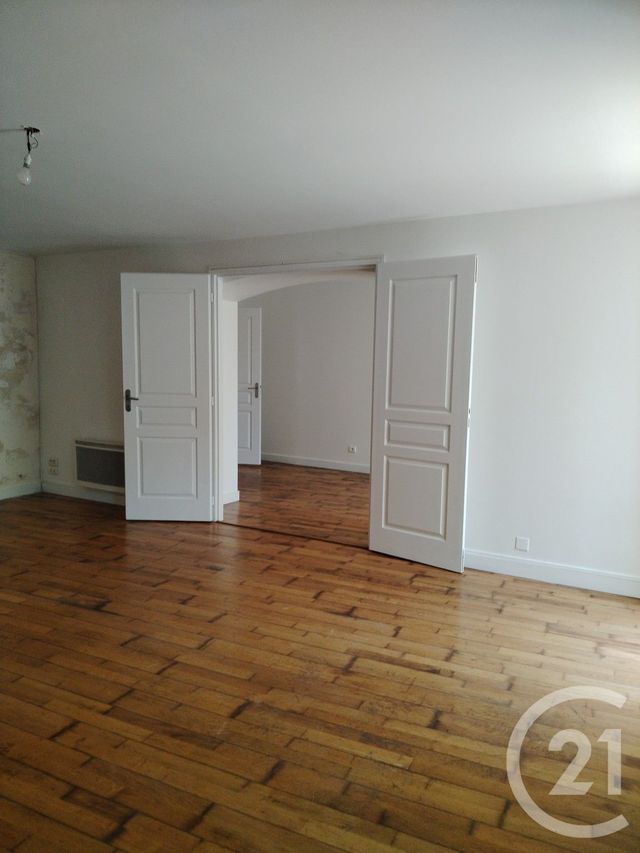 Appartement &agrave; louer - 3 pi&egrave;ces - 73 m2 - Saintes - 17 - POITOU-CHARENTES