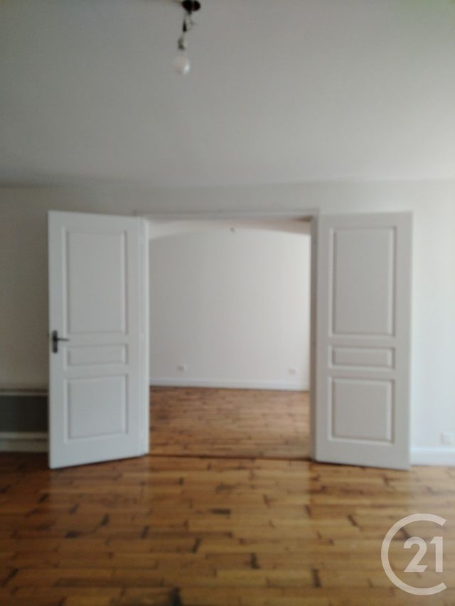 Appartement &agrave; louer - 3 pi&egrave;ces - 73 m2 - Saintes - 17 - POITOU-CHARENTES