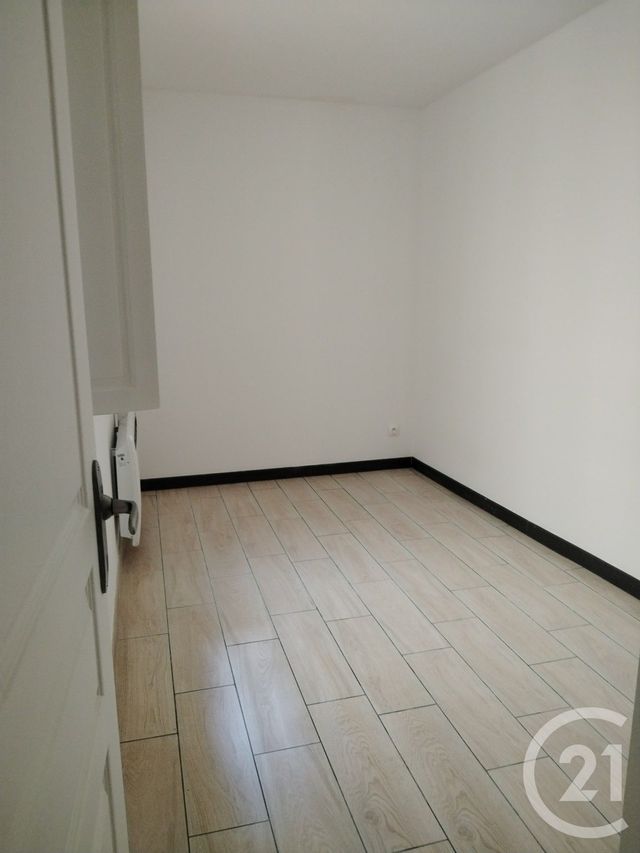 Appartement &agrave; louer - 3 pi&egrave;ces - 73 m2 - Saintes - 17 - POITOU-CHARENTES