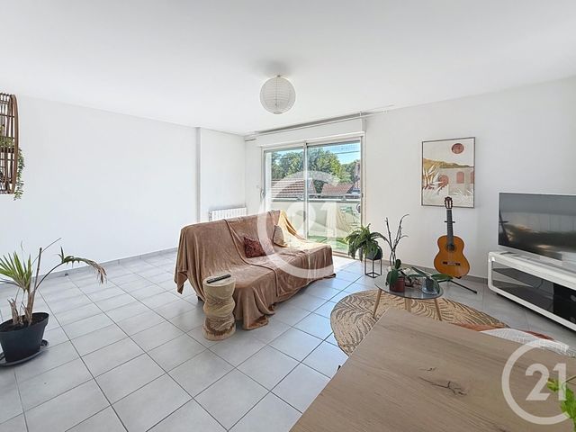 Appartement F2 &agrave; louer - 2 pi&egrave;ces - 54 m2 - Saintes - 17 - POITOU-CHARENTES
