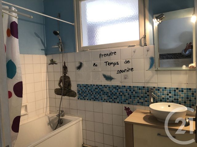Appartement F4 &agrave; vendre - 4 pi&egrave;ces - 85,70 m2 - Saintes - 17 - POITOU-CHARENTES