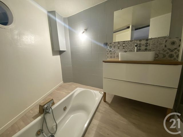 Appartement F2 &agrave; louer - 2 pi&egrave;ces - 75 m2 - Clermont L Herault - 34 - LANGUEDOC-ROUSSILLON